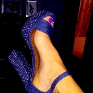 Denim studded platform shoes 💙